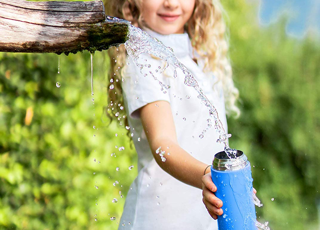 A spasso con i bambini (e l'acqua): bottiglie riutilizzabili in acciaio per  i più piccoli – Bottiglie Riutilizzabili